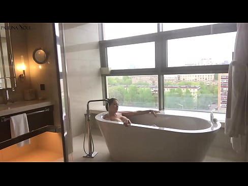 ❤️ Una nena tremenda masturbant-se apassionadament el cony al bany ❤ Vídeo porno a nosaltres