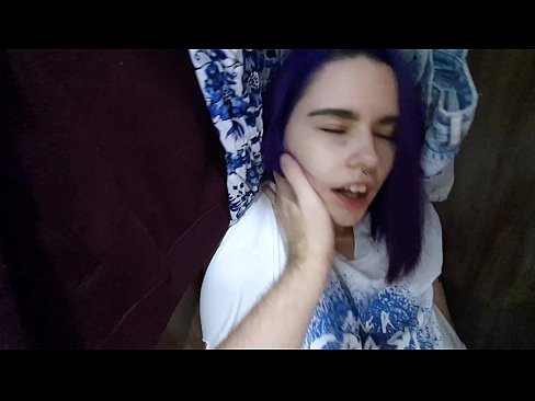 ❤️ Vaig trobar la meva germana a l'armari i la vaig ajudar a correr-se ❤ Vídeo porno a nosaltres